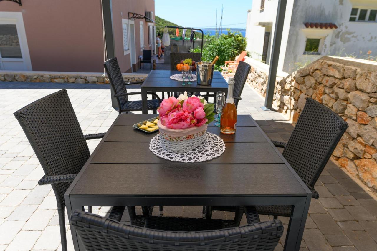 Apartments Forever Miholascica Екстер'єр фото