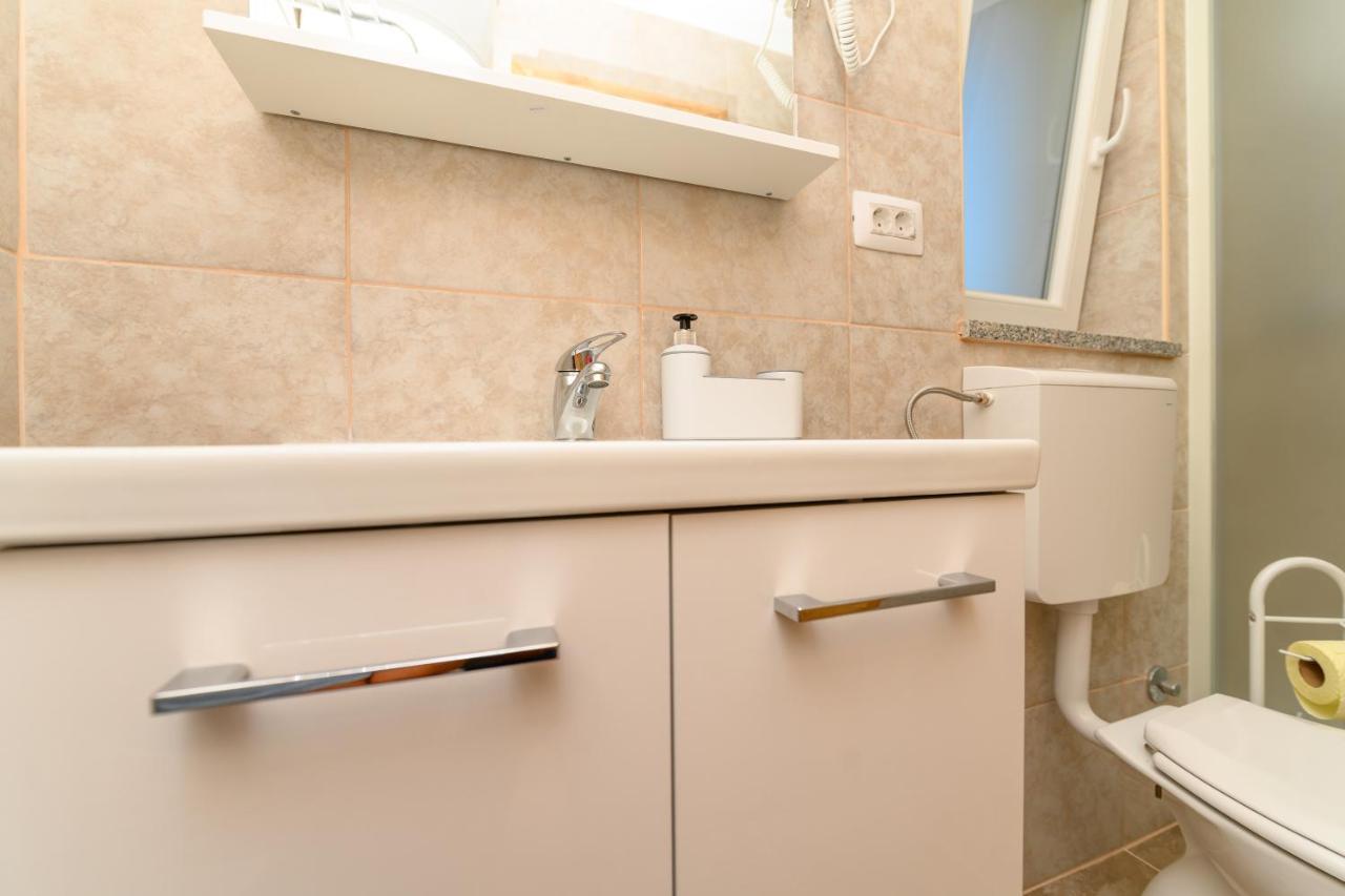 Apartments Forever Miholascica Екстер'єр фото