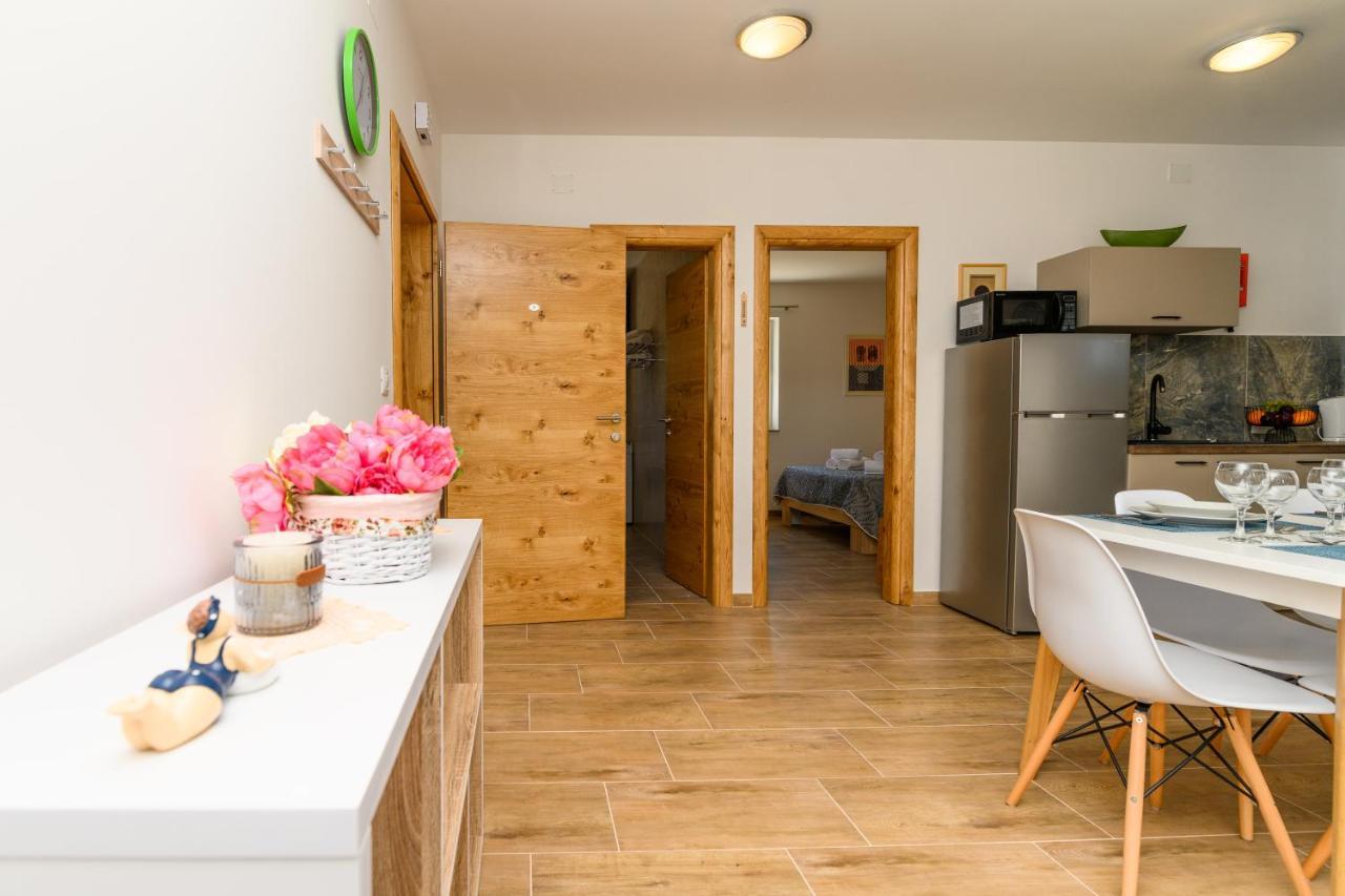 Apartments Forever Miholascica Екстер'єр фото