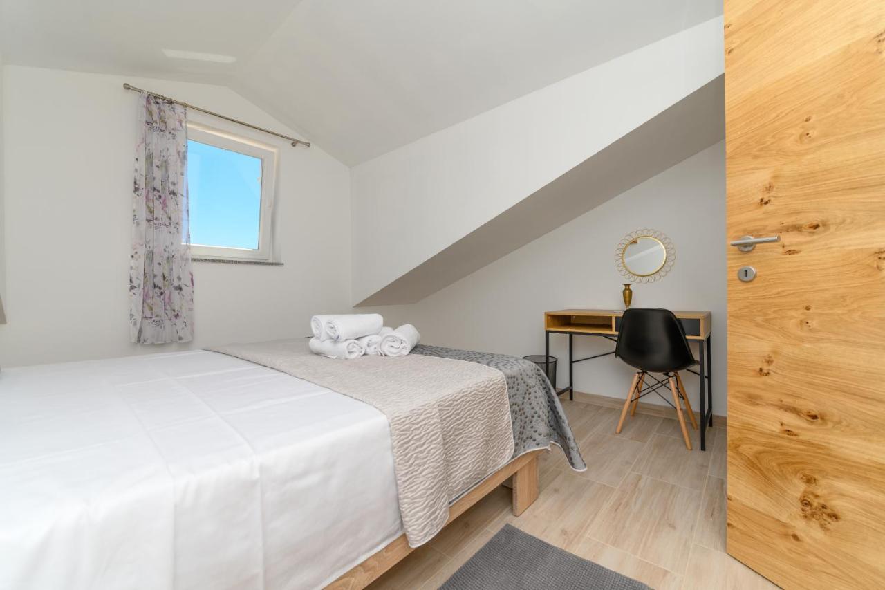 Apartments Forever Miholascica Екстер'єр фото