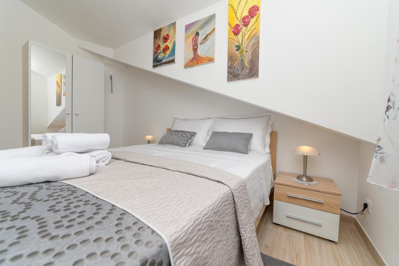 Apartments Forever Miholascica Екстер'єр фото