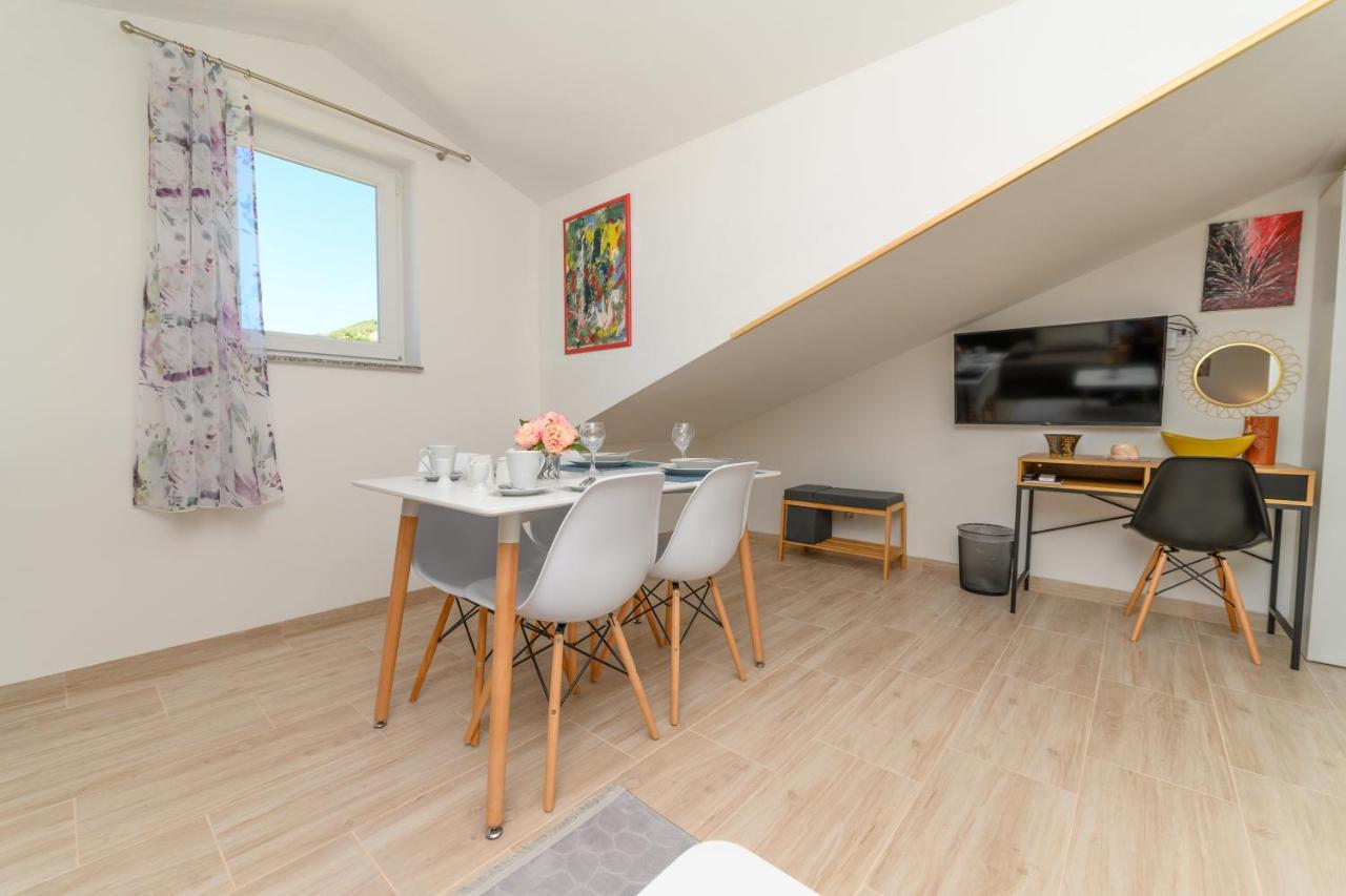 Apartments Forever Miholascica Екстер'єр фото