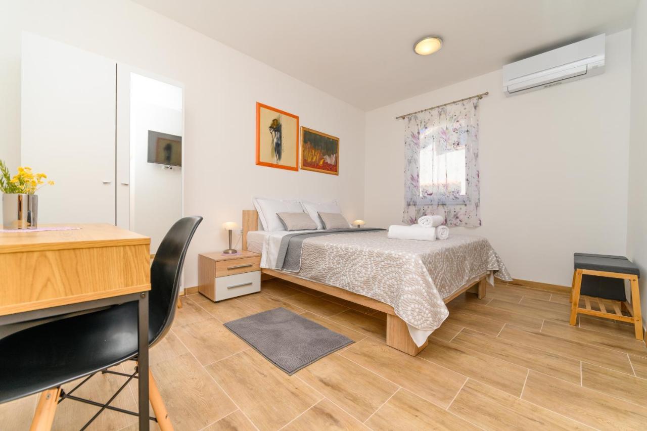 Apartments Forever Miholascica Екстер'єр фото