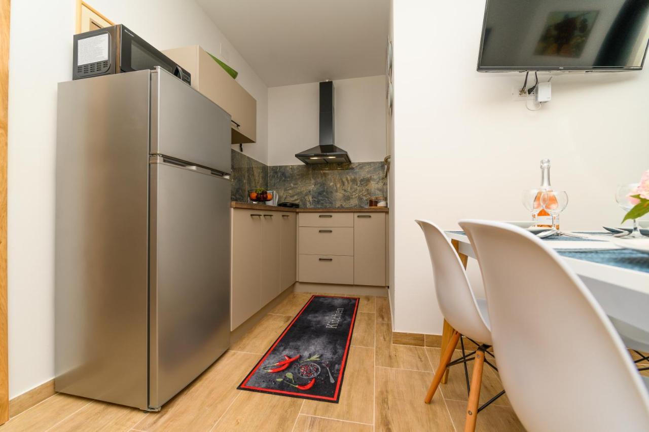 Apartments Forever Miholascica Екстер'єр фото