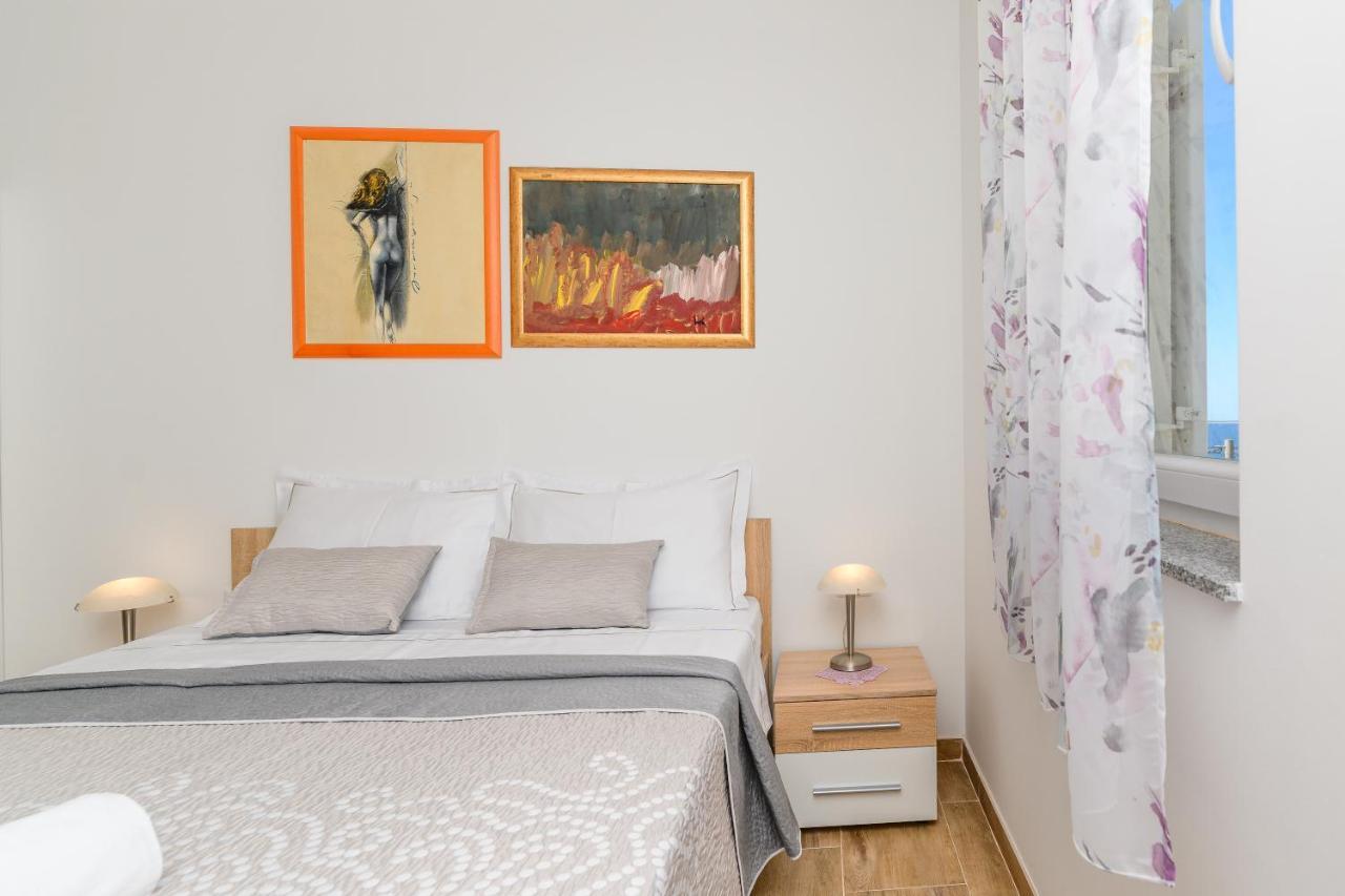 Apartments Forever Miholascica Екстер'єр фото