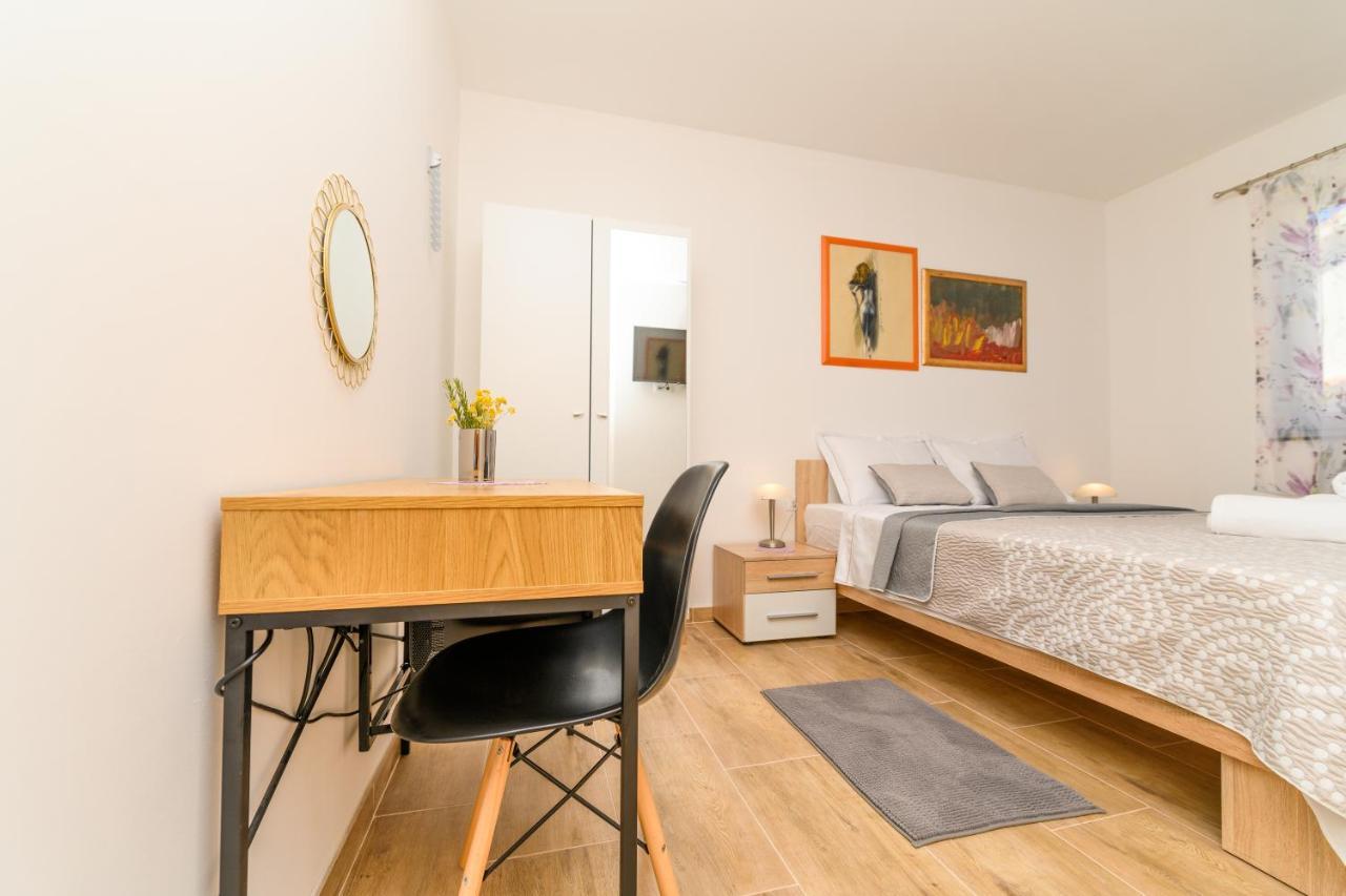 Apartments Forever Miholascica Екстер'єр фото