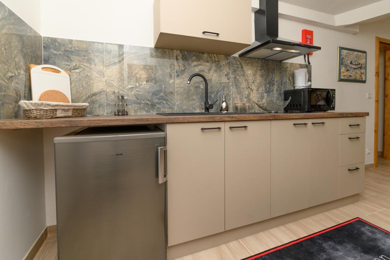 Apartments Forever Miholascica Екстер'єр фото
