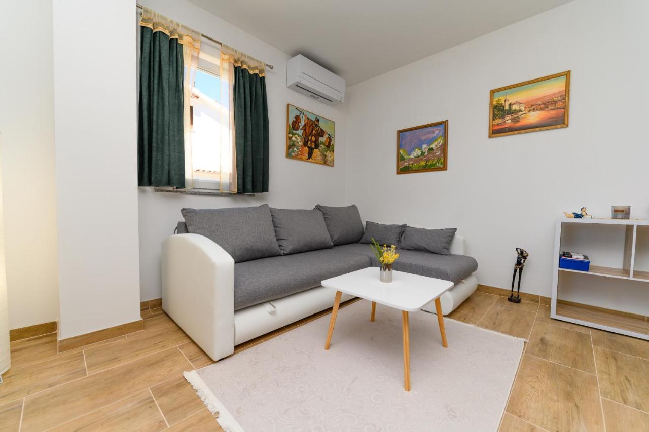 Apartments Forever Miholascica Екстер'єр фото