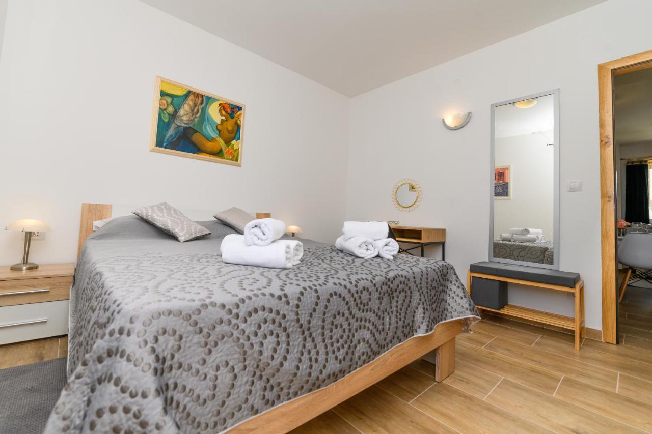 Apartments Forever Miholascica Екстер'єр фото