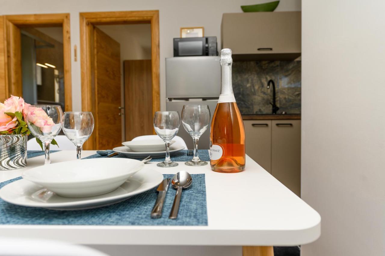 Apartments Forever Miholascica Екстер'єр фото