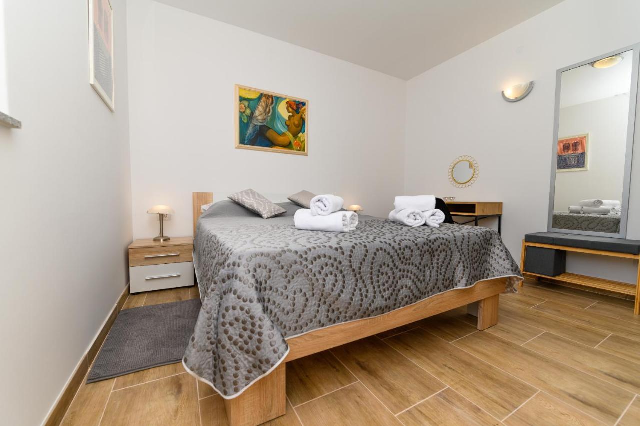 Apartments Forever Miholascica Екстер'єр фото