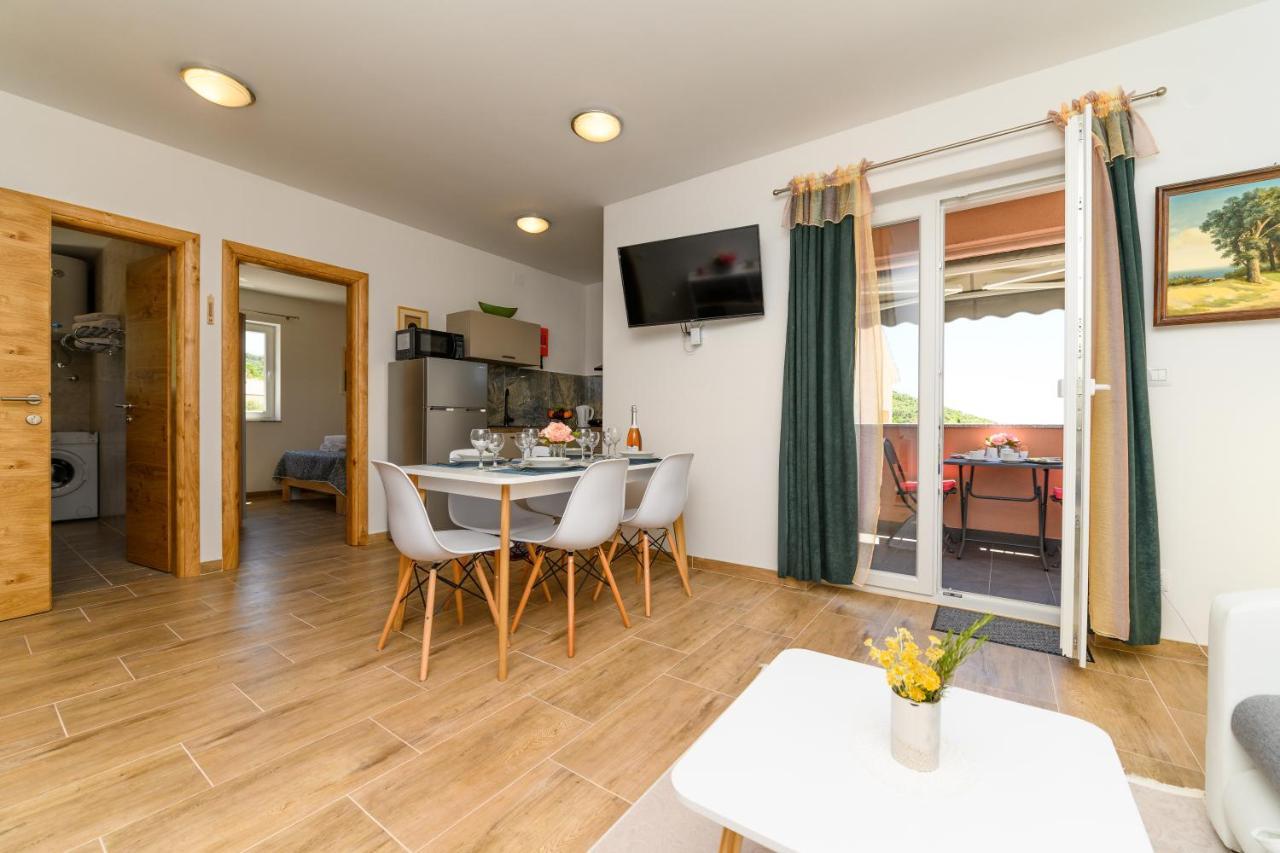 Apartments Forever Miholascica Екстер'єр фото