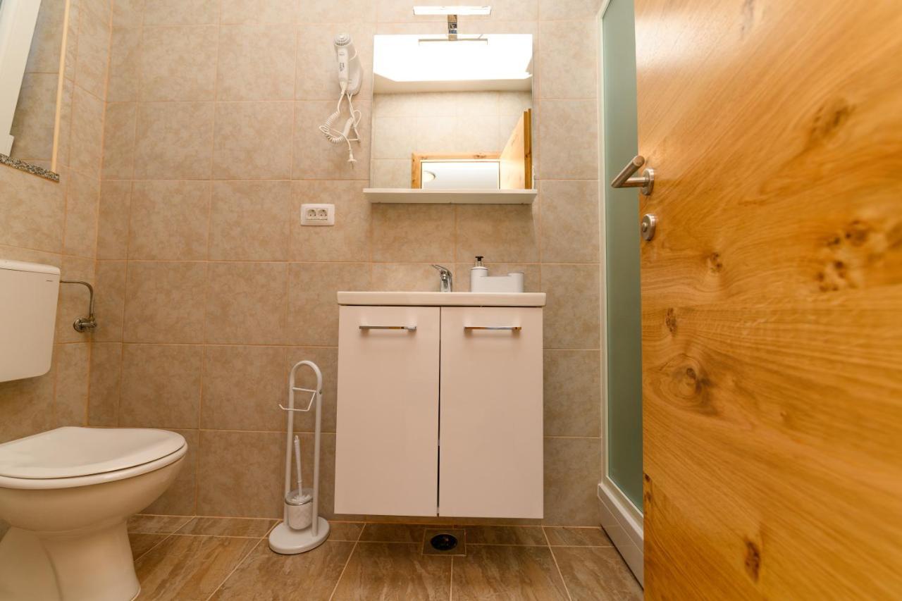 Apartments Forever Miholascica Екстер'єр фото
