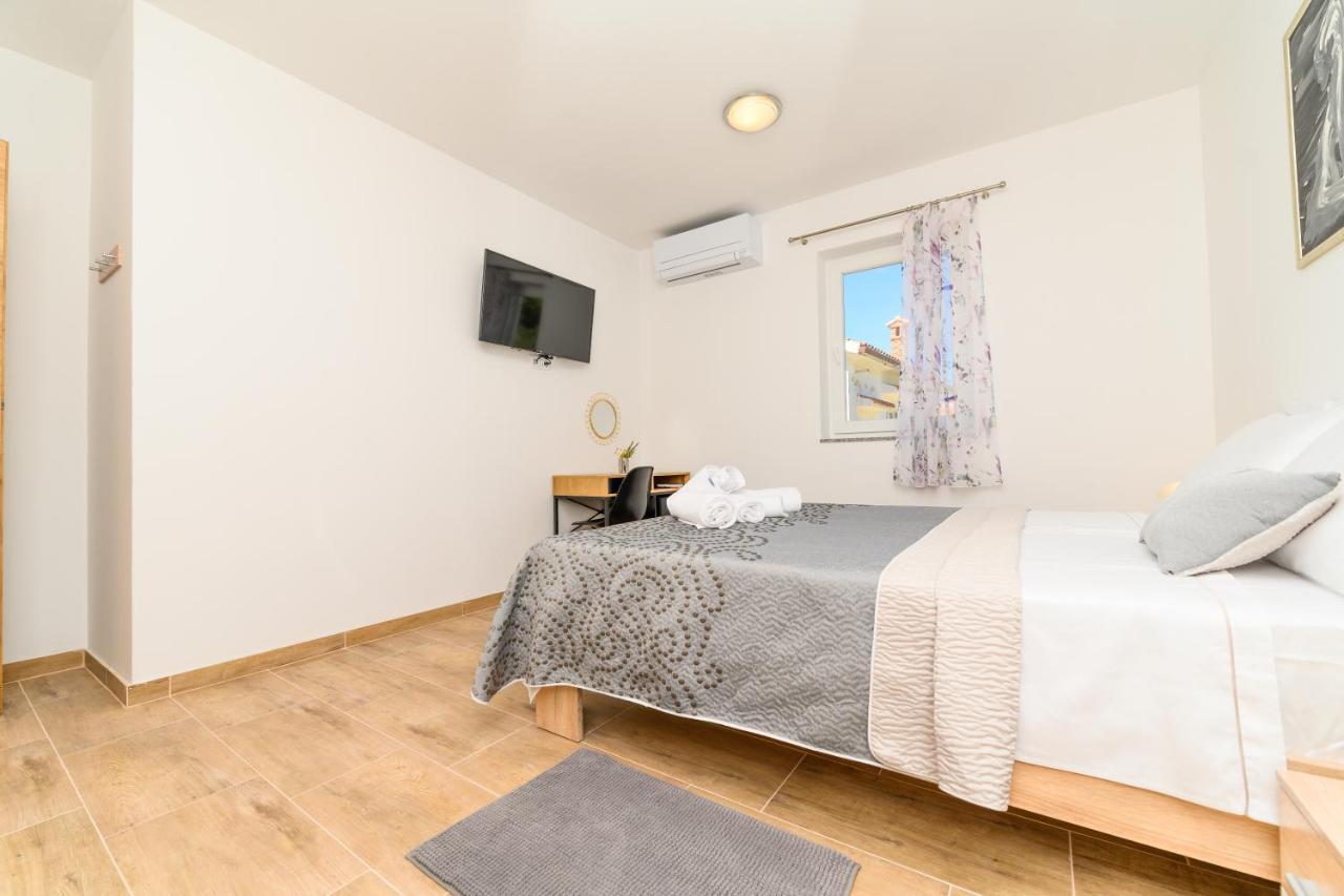 Apartments Forever Miholascica Екстер'єр фото